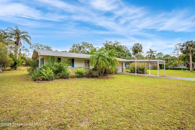 view of front of house featuring a front yard and a carport