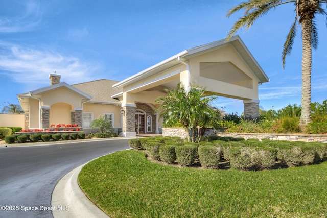 view of front of house featuring a front lawn