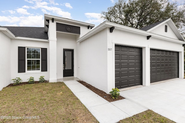 view of front of property featuring a front lawn and a garage