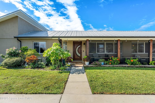 view of front of home with a front lawn