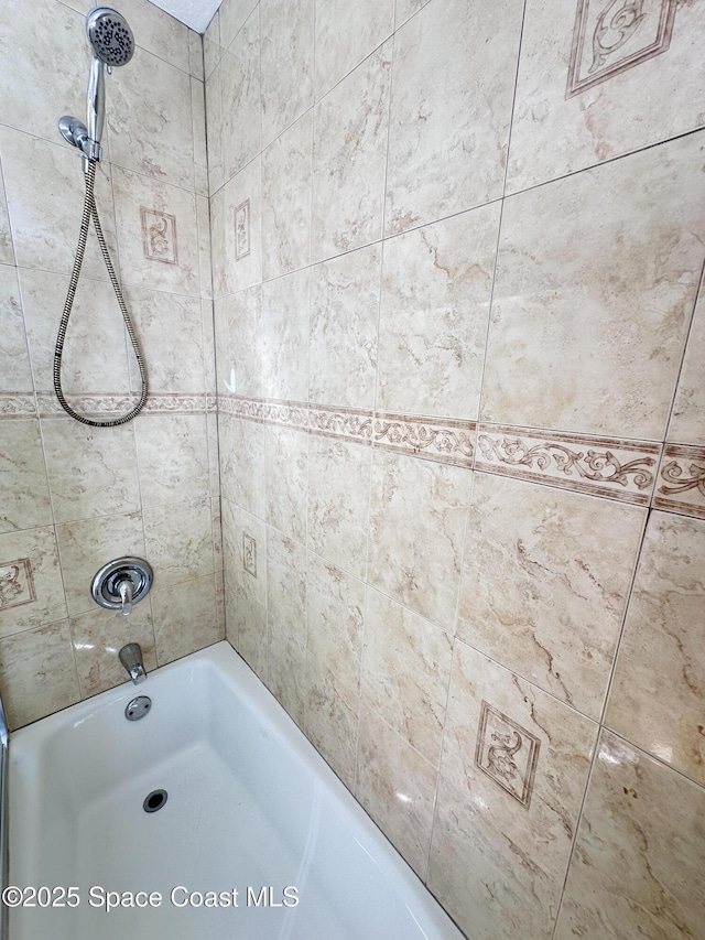 full bathroom featuring washtub / shower combination