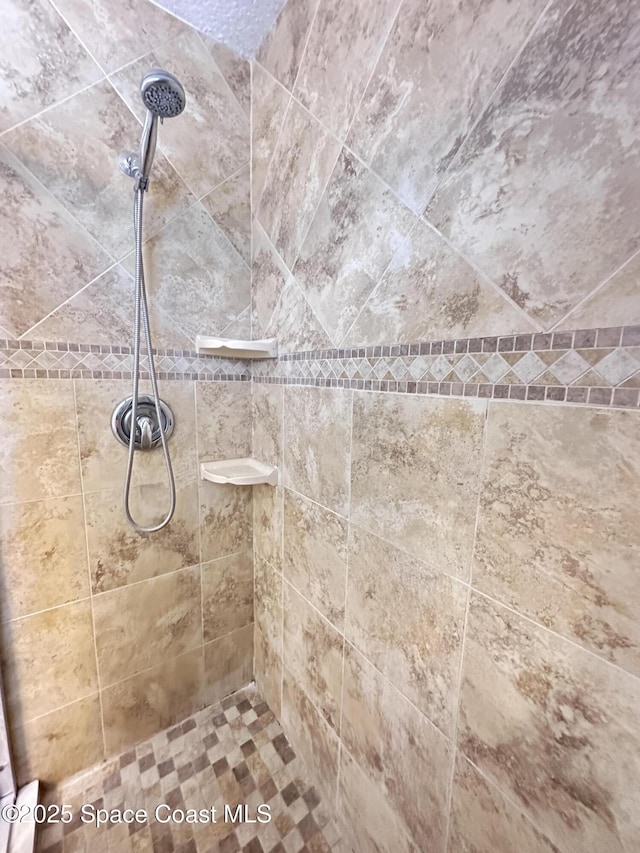 bathroom featuring tiled shower