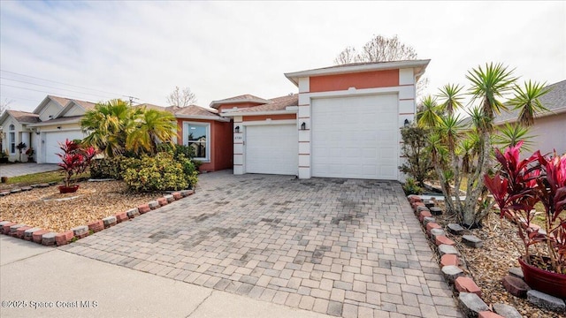 view of front facade featuring a garage