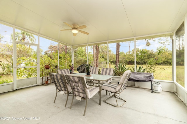 sunroom featuring ceiling fan