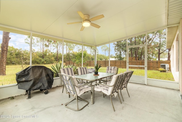 sunroom / solarium with ceiling fan