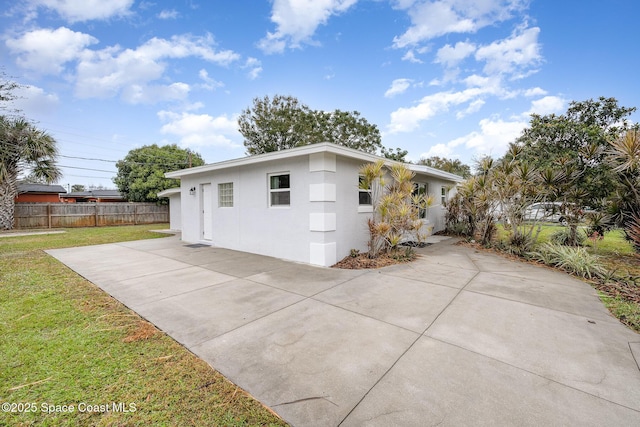 exterior space featuring a lawn