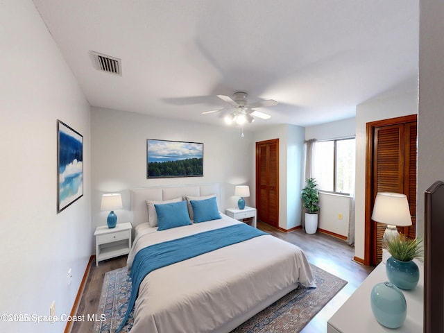 bedroom featuring a closet, dark hardwood / wood-style floors, and ceiling fan