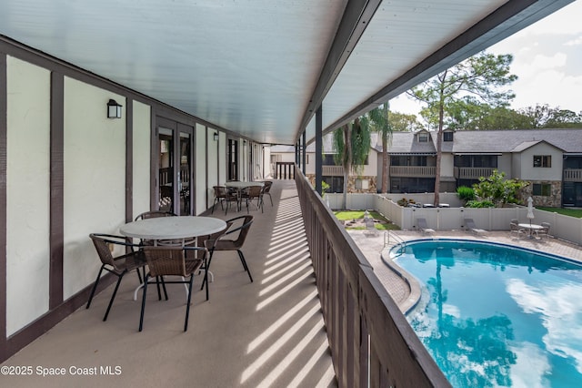 view of swimming pool