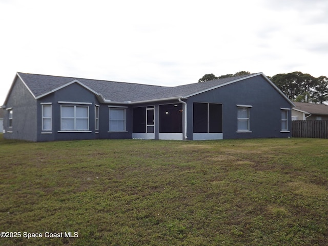 view of front of home featuring a front lawn