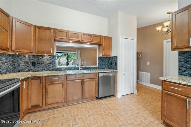 kitchen featuring an inviting chandelier, stainless steel appliances, backsplash, and sink