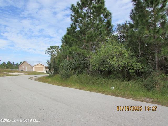 Listing photo 3 for 470 Oakmon Rd SW, Palm Bay FL 32908