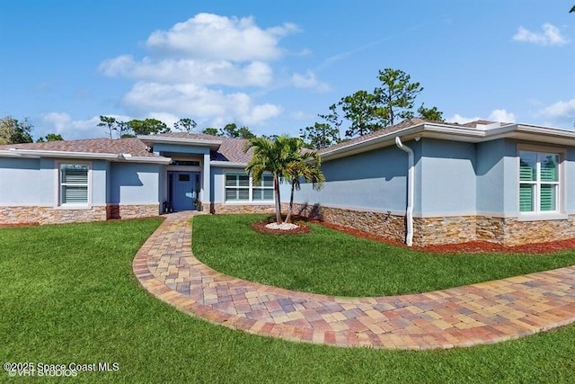 view of front facade with a front yard