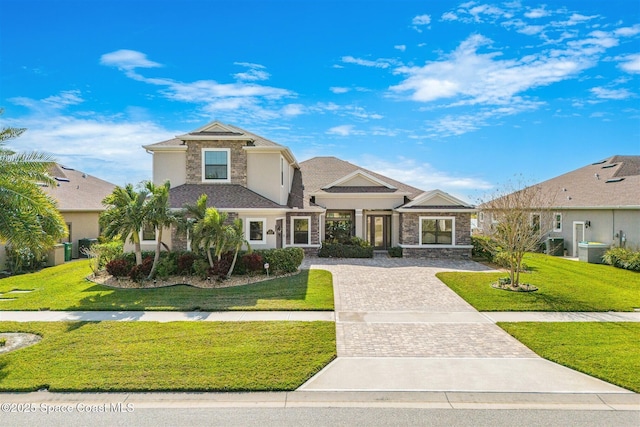 view of front facade featuring a front lawn