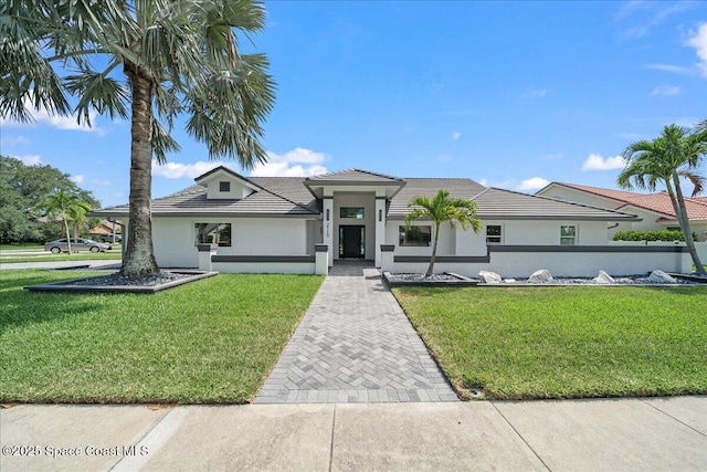 view of front of property with a front yard