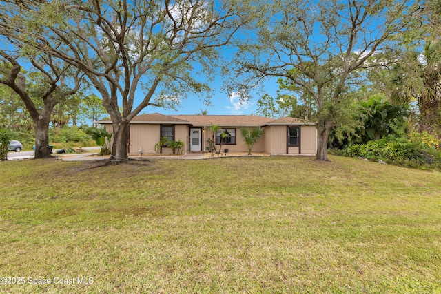 single story home featuring a front lawn