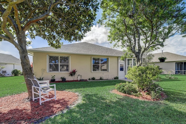 view of front of house featuring a front lawn