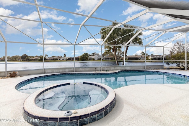 view of pool with an in ground hot tub, a lanai, and a water view