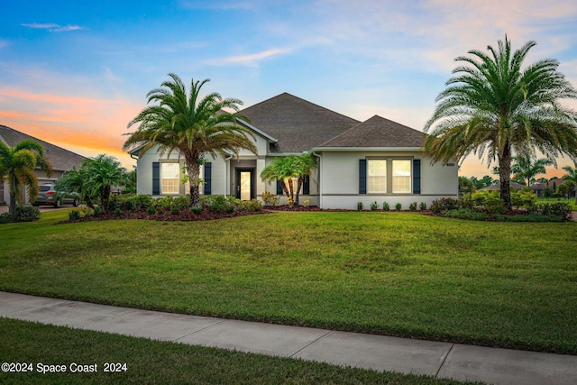 view of front of house featuring a lawn