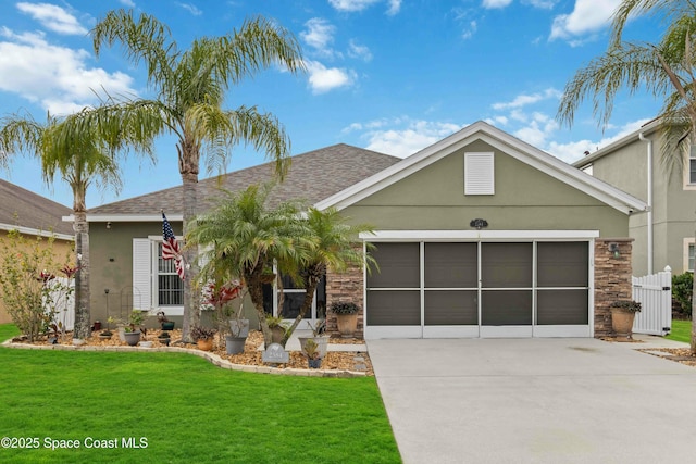 view of front facade featuring a front yard and a garage