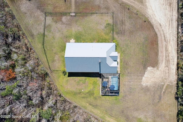 birds eye view of property featuring a rural view