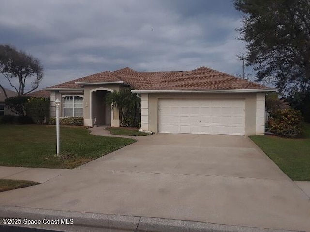 view of front of home featuring a garage and a front yard