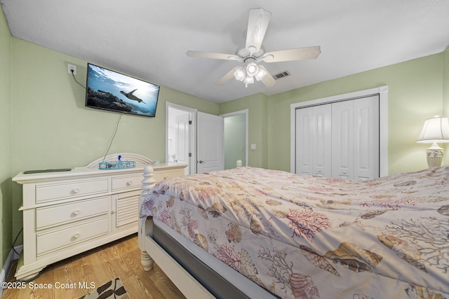 bedroom featuring light wood-type flooring, a closet, and ceiling fan