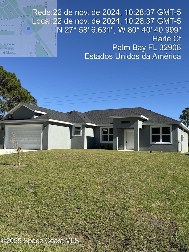 view of front facade featuring a front yard and a garage