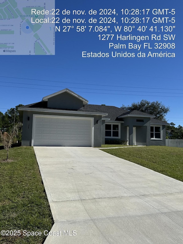 view of front of property featuring a front yard and a garage