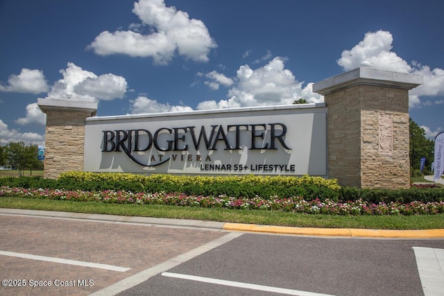 view of community / neighborhood sign