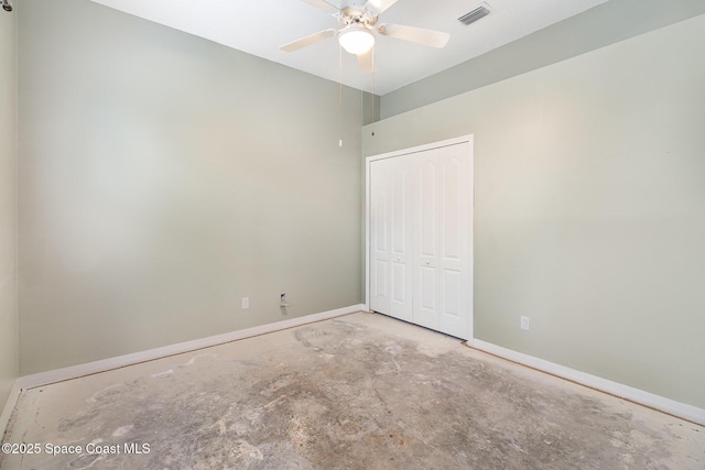 unfurnished bedroom featuring ceiling fan, concrete floors, and a closet