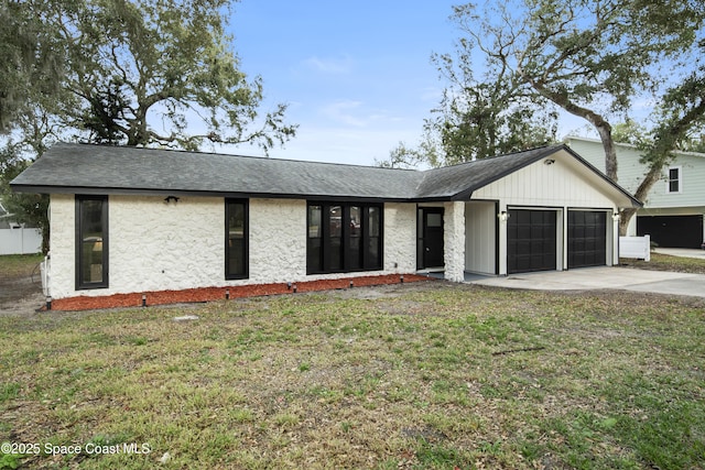 view of front of property featuring a garage and a front yard