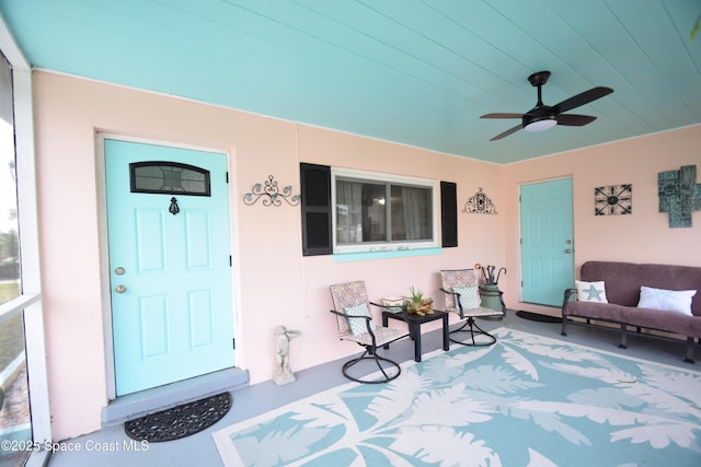 property entrance featuring ceiling fan and covered porch