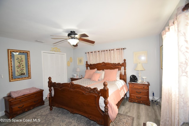 bedroom featuring ceiling fan, light hardwood / wood-style floors, and a closet