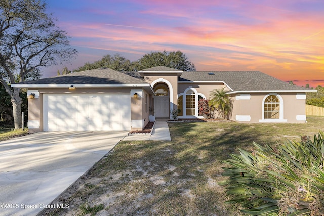 view of front of home featuring a yard and a garage