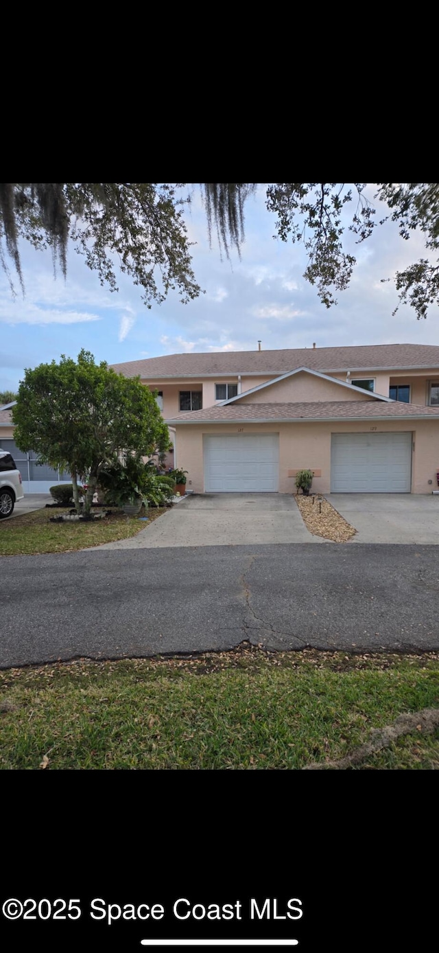 view of front facade with a garage