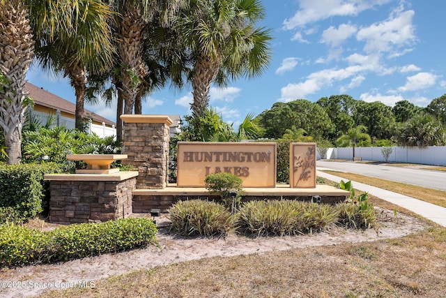 view of community / neighborhood sign