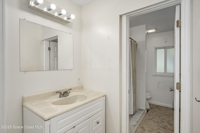 bathroom featuring a shower with curtain, vanity, and toilet