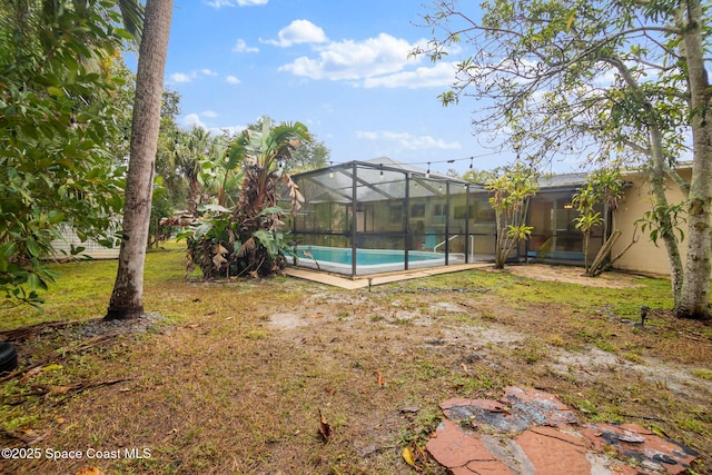 view of yard with a lanai