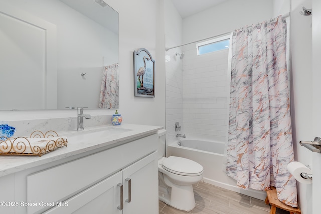 full bathroom with toilet, vanity, and shower / bath combo