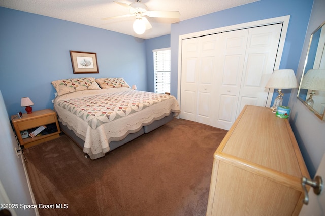 carpeted bedroom featuring ceiling fan, a closet, and a textured ceiling