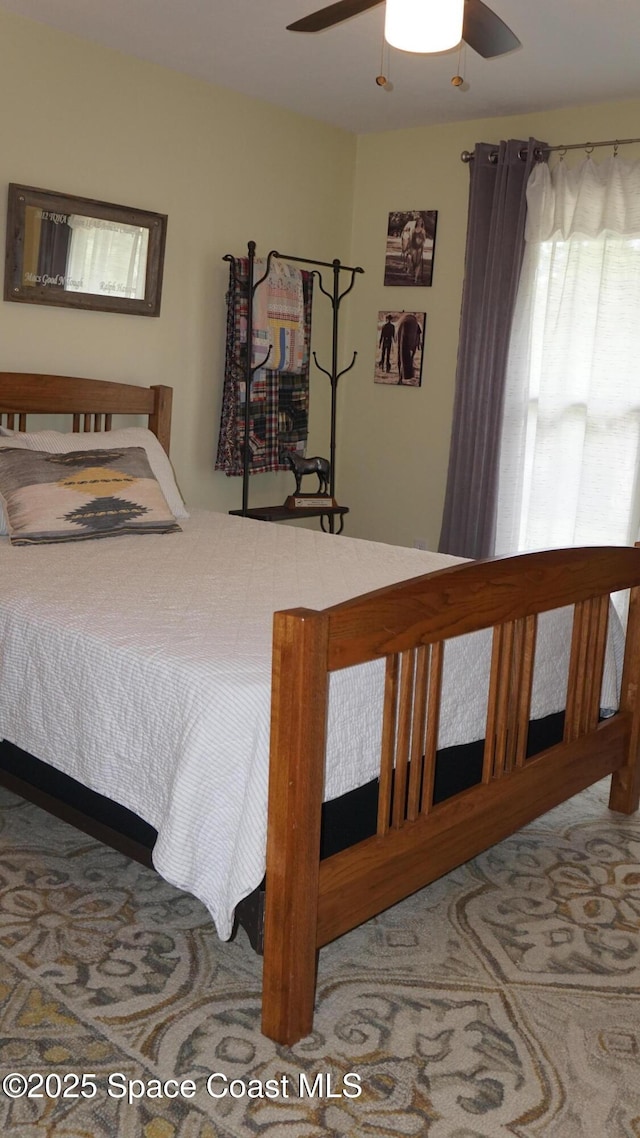 bedroom with ceiling fan