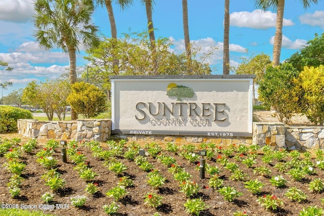 view of community / neighborhood sign