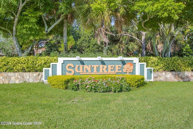 community sign with a yard