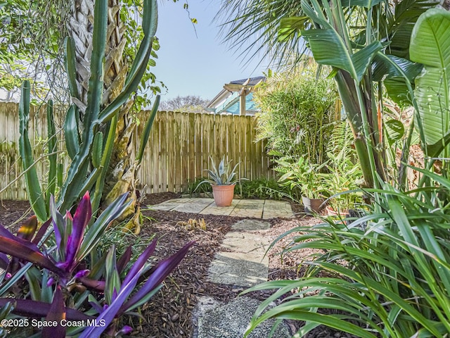 view of yard featuring a patio