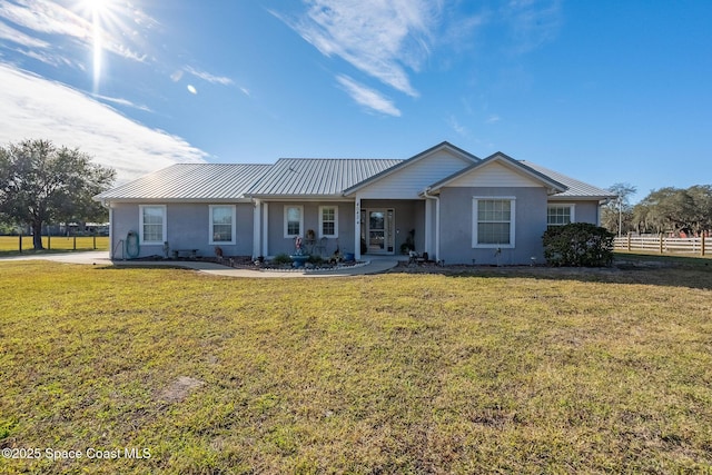 ranch-style home featuring a front lawn