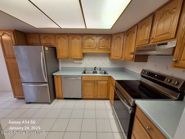 kitchen with tasteful backsplash, sink, light tile patterned floors, and stainless steel appliances