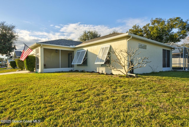 view of front facade with a front lawn and stucco siding