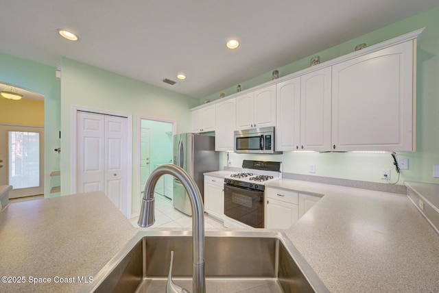 kitchen featuring visible vents, white cabinets, appliances with stainless steel finishes, a sink, and recessed lighting