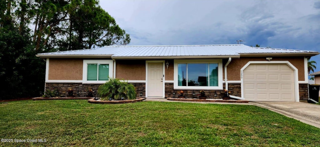 view of front of home with a front yard and a garage