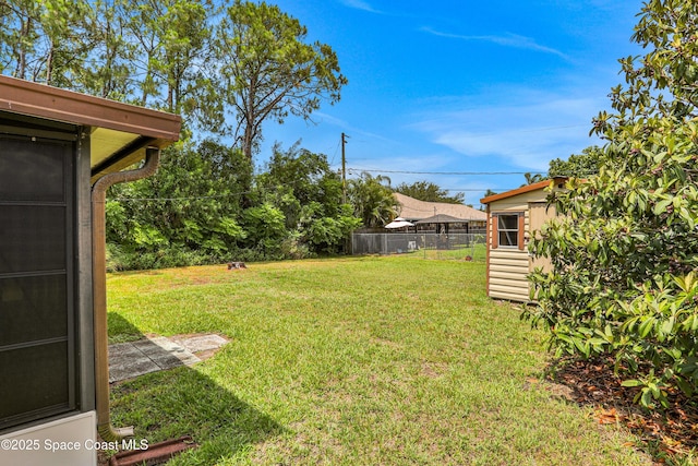 view of yard featuring a storage unit